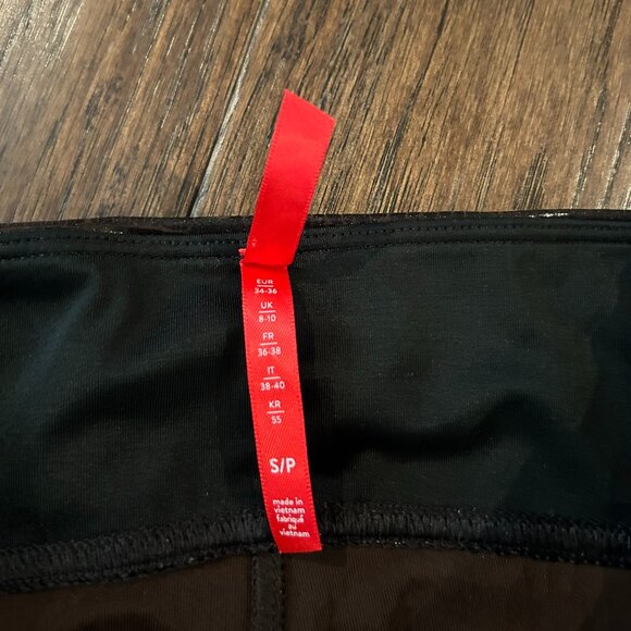 VGUC Spanx Faux Leather Croc Legging size Small - Picture 3 of 5